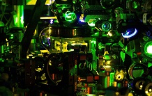 Une lumière laser dévie le mouvement des atomes